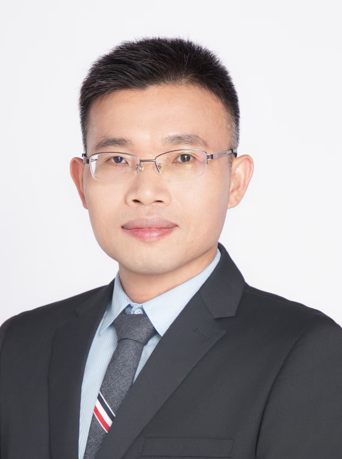 陆志潘形象照.jpg